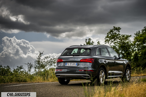 Audi Q5 – rear three-quarter, grey metallic on a country road