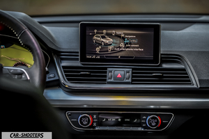 Audi Q5 – dashboard, central infotainment display