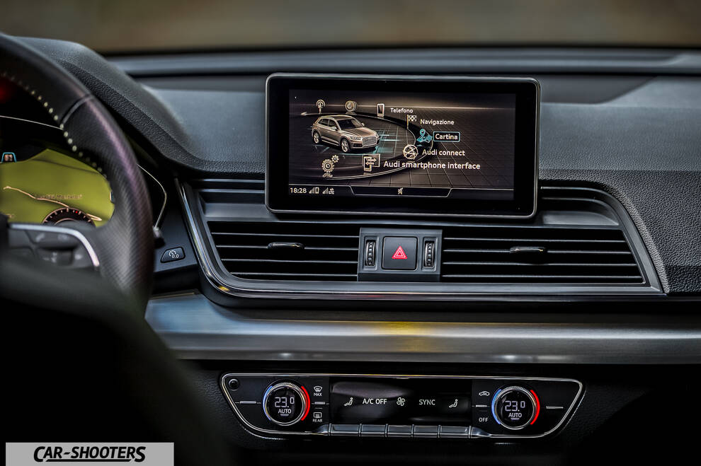 Audi Q5 – dashboard, central infotainment display