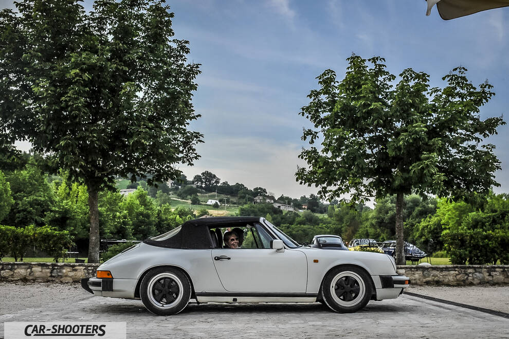 Porsche 911 e 912 – side profile, white against a tree-lined backdrop