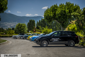Porsche 911 e 912 – side profile, black parked in a line outdoors