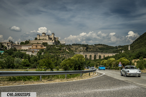 Porsche 911 e 912 – front three-quarter, white against a castle backdrop