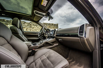 Porsche Cayenne Platinum Edition – interior, leather front seats