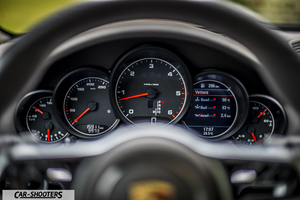 Porsche Cayenne Platinum Edition – dashboard, analog instrument cluster
