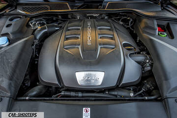 Porsche Cayenne Platinum Edition – engine bay, porsche engine cover