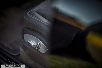 Porsche Cayenne Platinum Edition – detail, power seat adjustment controls