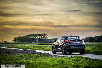 Toyota C HR – rear three-quarter, black on a country road
