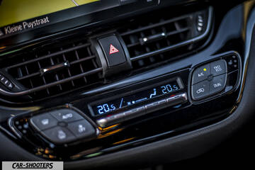 Toyota C HR – dashboard, climate control panel