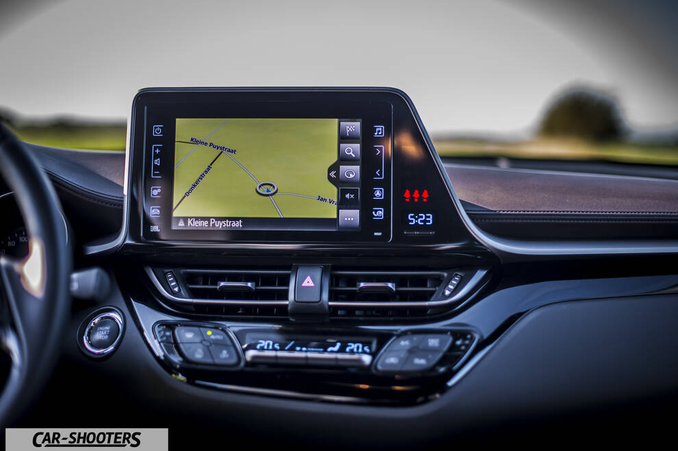 Toyota C HR – dashboard, touchscreen infotainment display