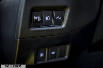Toyota C HR – detail, dashboard control buttons close-up