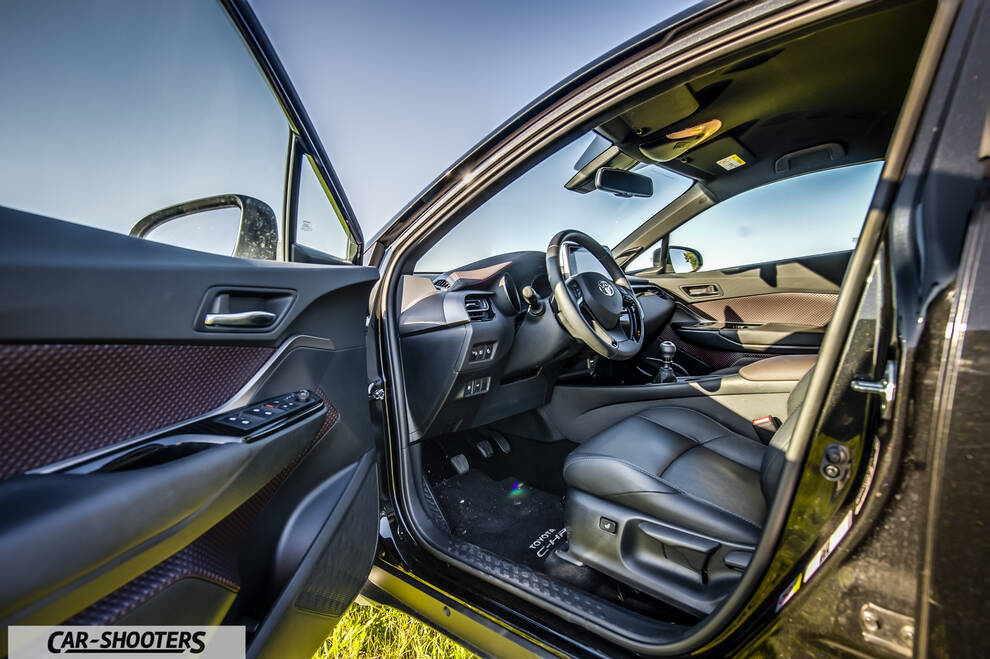 Toyota C HR – interior, leather front seats and steering wheel