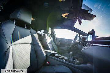 Toyota C HR – interior, leather front seats