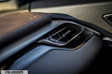 Toyota C HR – dashboard, air vent close up