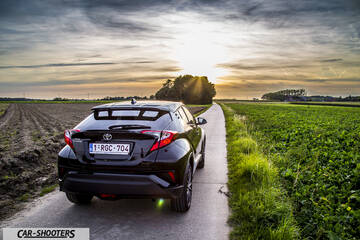 Toyota C HR – rear three-quarter, black on a country road