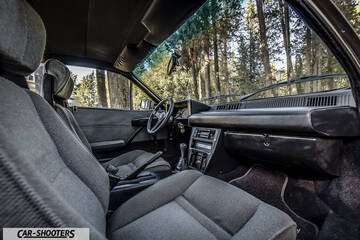 Lancia Beta Montecarlo – interior, grey cloth front seats