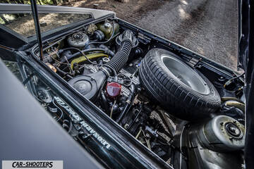 Lancia Beta Montecarlo – engine bay, with spare tire mounted inside