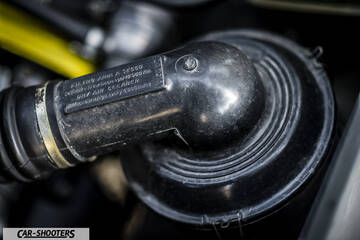 Lancia Beta Montecarlo – engine bay, air filter housing close-up