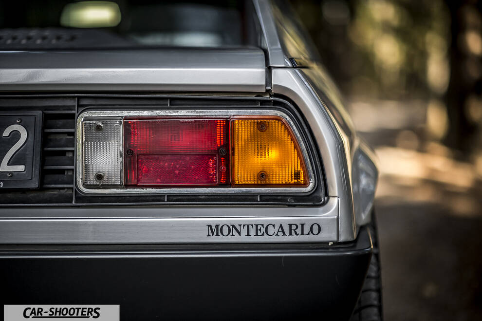 Lancia Beta Montecarlo – rear view, silver against a blurry outdoor backdrop