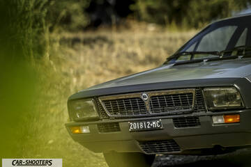 Lancia Beta Montecarlo – front three-quarter, grey metallic against a blurred outdoor background