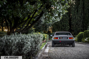 Lancia Beta Montecarlo – rear view, grey on a gravel driveway