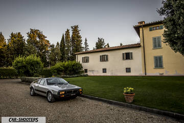 Lancia Beta Montecarlo – front three-quarter, silver parked near a historic building