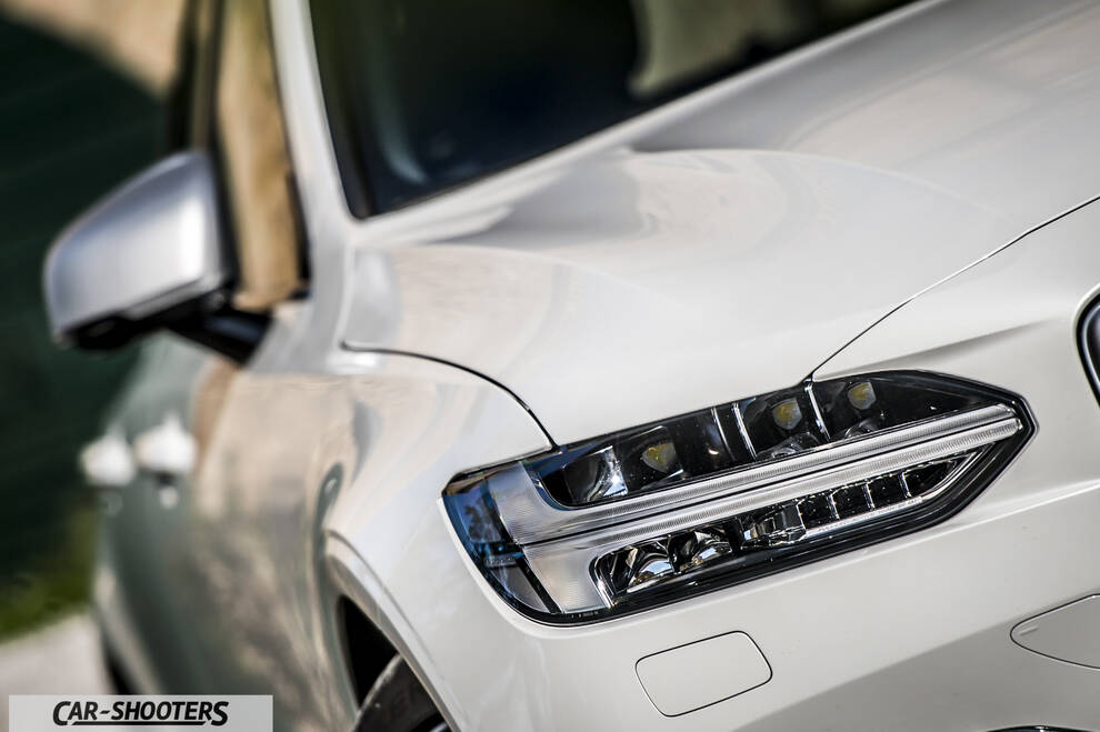 Volvo V90 T8 – detail, headlight and side mirror close-up