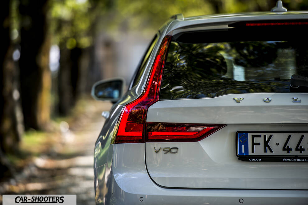 Volvo V90 T8 – rear three-quarter, white on a country road