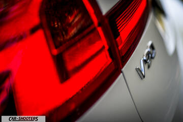 Volvo V90 T8 – detail, taillight and badge close-up