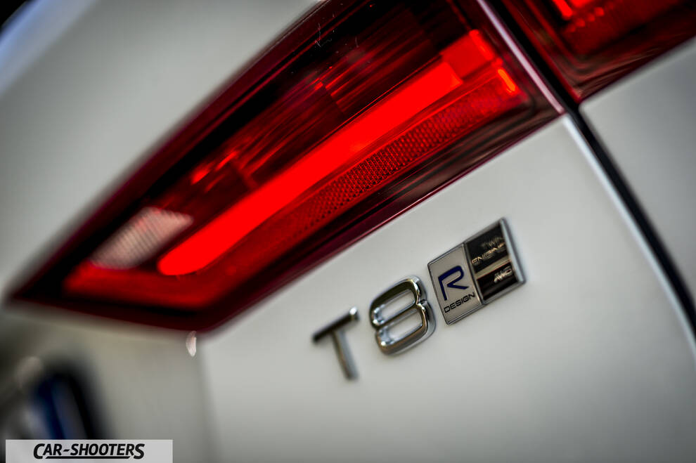 Volvo V90 T8 – detail, rear badge and taillight close-up