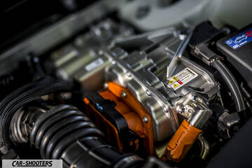 Volvo V90 T8 – engine bay, clean modern engine bay