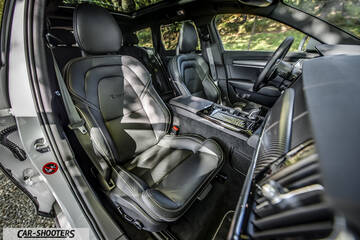 Volvo V90 T8 – interior, leather front seats