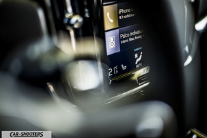 Volvo V90 T8 – dashboard, digital infotainment display