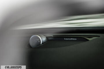Volvo V90 T8 – detail, audio speaker close-up