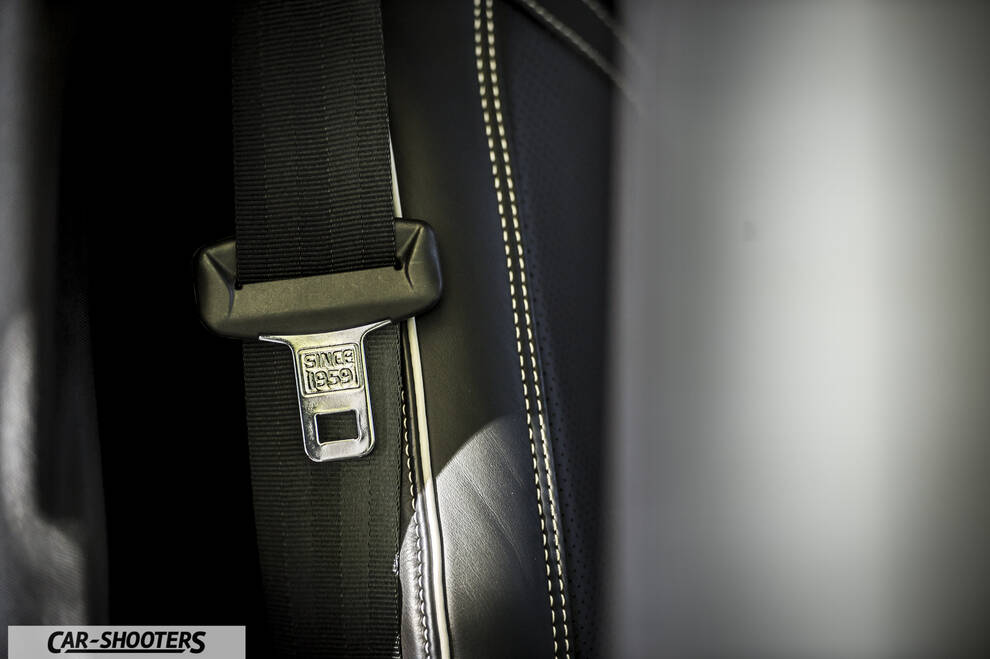Volvo V90 T8 – detail, seatbelt buckle close-up