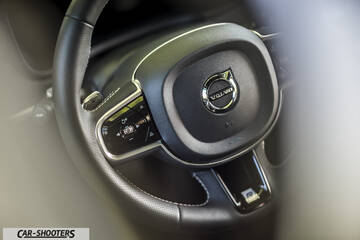 Volvo V90 T8 – interior, leather steering wheel close-up