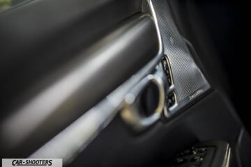 Volvo V90 T8 – detail, door panel close-up