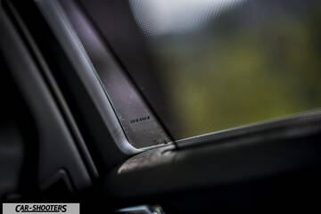Volvo V90 T8 – detail, side window corner close-up