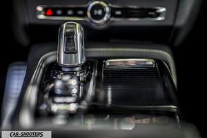 Volvo V90 T8 – interior, gear selector and center console