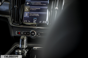 Volvo V90 T8 – dashboard, center console touchscreen display