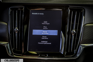 Volvo V90 T8 – dashboard, touchscreen infotainment display