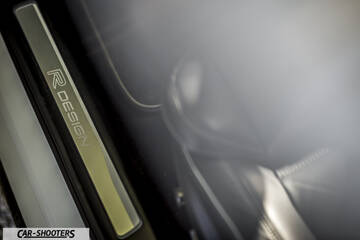 Volvo V90 T8 – detail, door sill plate close-up