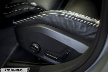 Volvo V90 T8 – interior, leather front seats