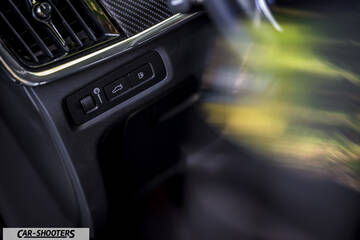 Volvo V90 T8 – interior, dashboard buttons close-up