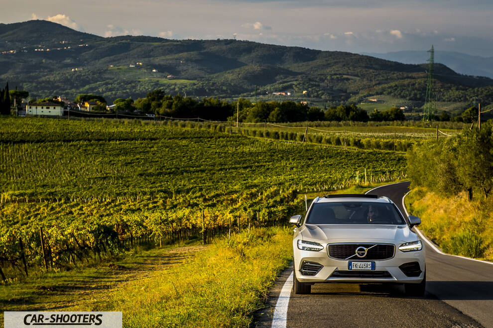 Volvo V90 T8 – front three-quarter, silver on a country road