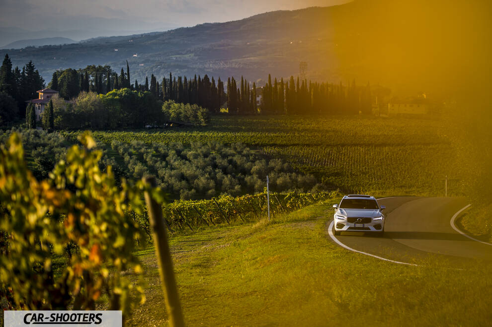 Volvo V90 T8 – front three-quarter, white against a mountain backdrop