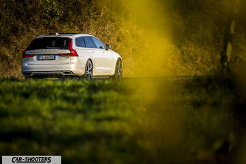 Volvo V90 T8 – rear three-quarter, white on a country road