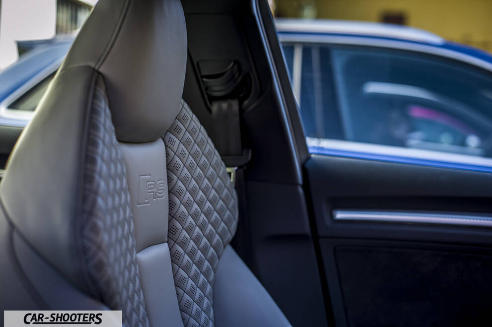 Audi – interior, leather front seats