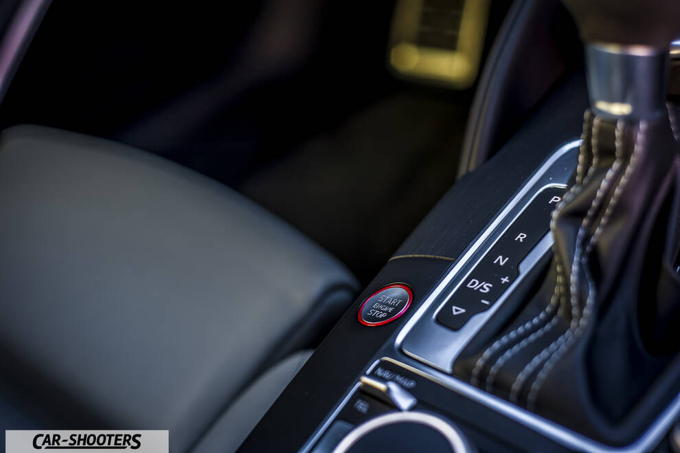 Audi – interior, center console with gear shifter