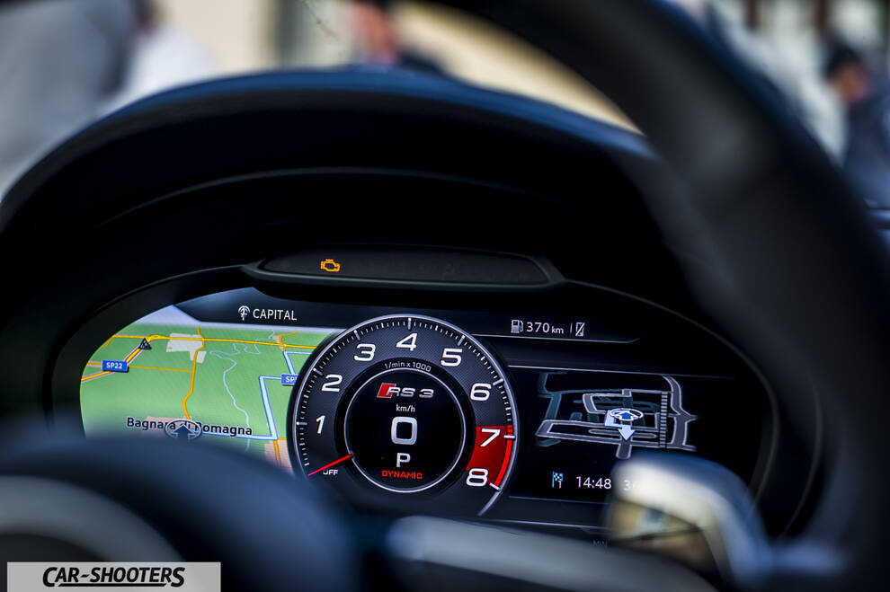 Audi – dashboard, digital instrument cluster with navigation map