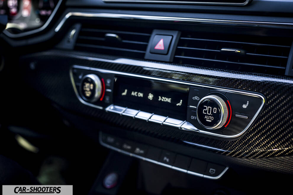 Audi – dashboard, climate control panel